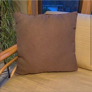 Excellent condition brown accent pillow 18”x18”